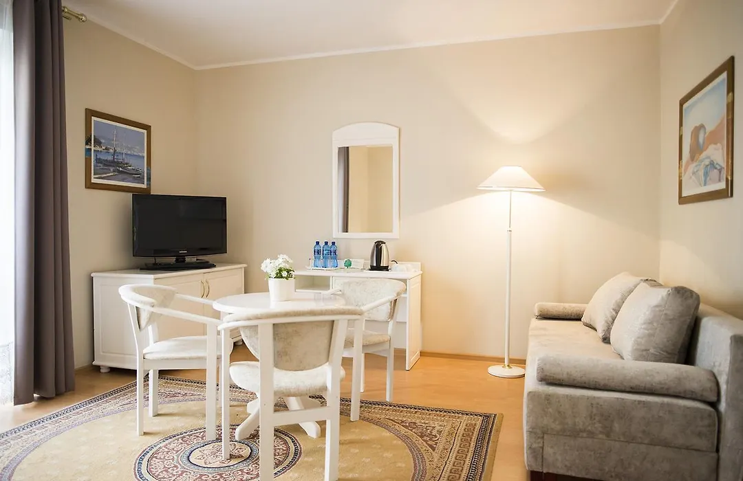 Hotel Renusz-1
